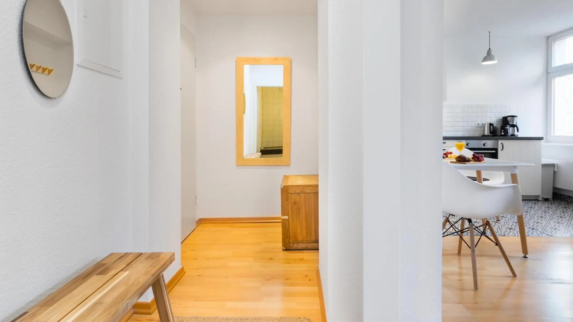 Apartment Thezion, Lovely 1 Bedroom Up To 3 Berlin