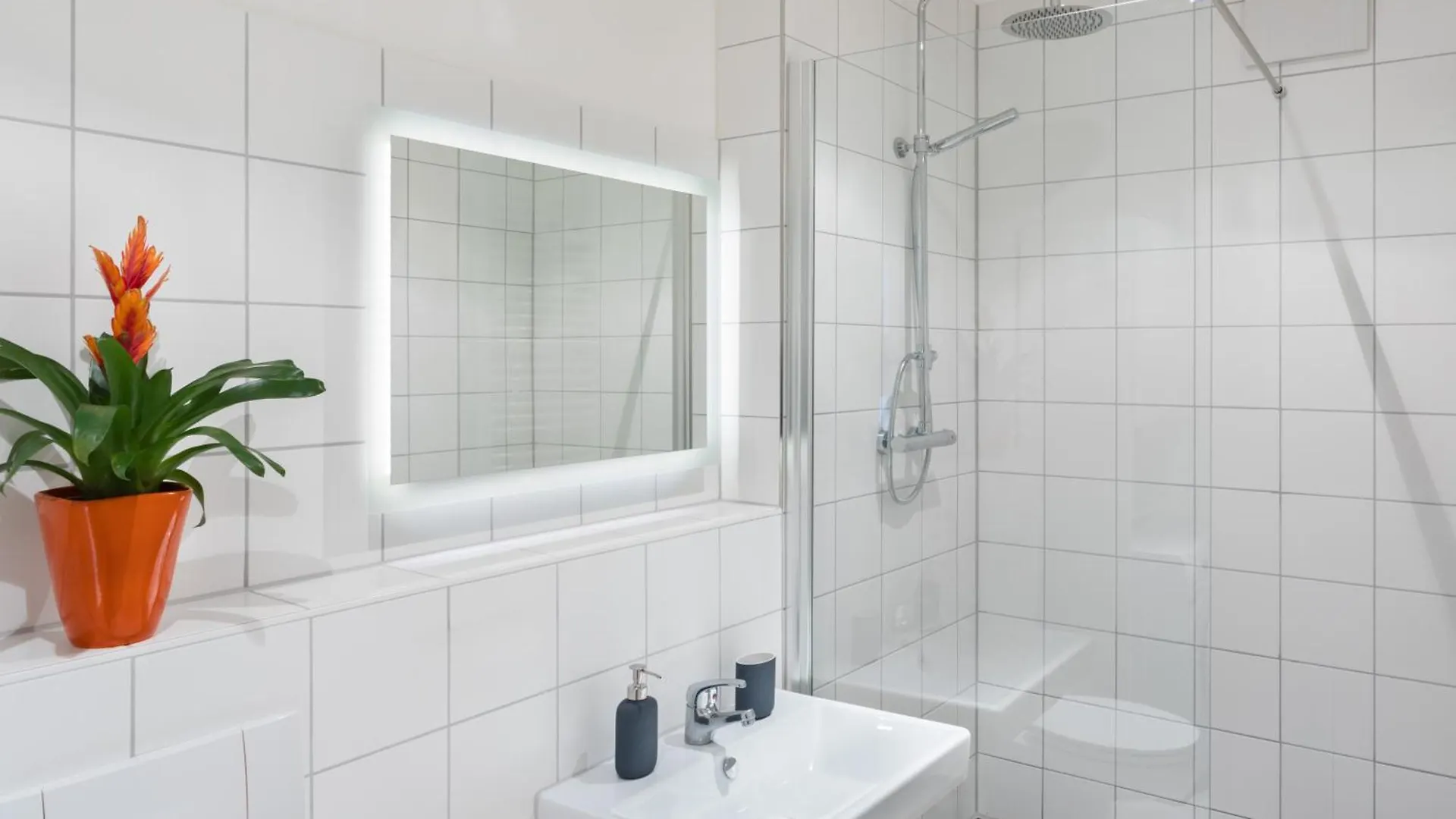 Apartment Thezion, Lovely 1 Bedroom Up To 3 Berlin Germany