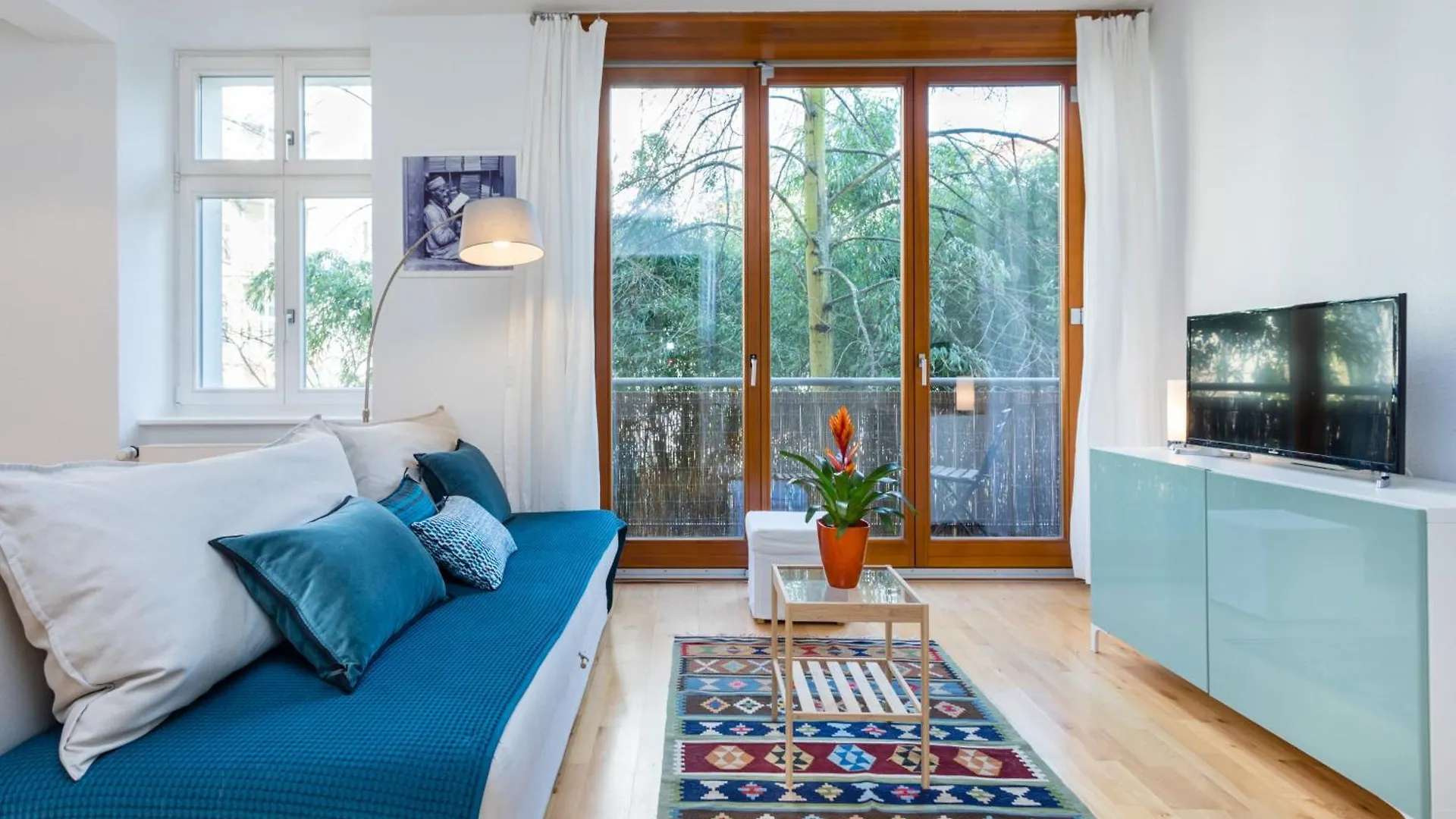 Apartment Thezion, Lovely 1 Bedroom Up To 3 Berlin