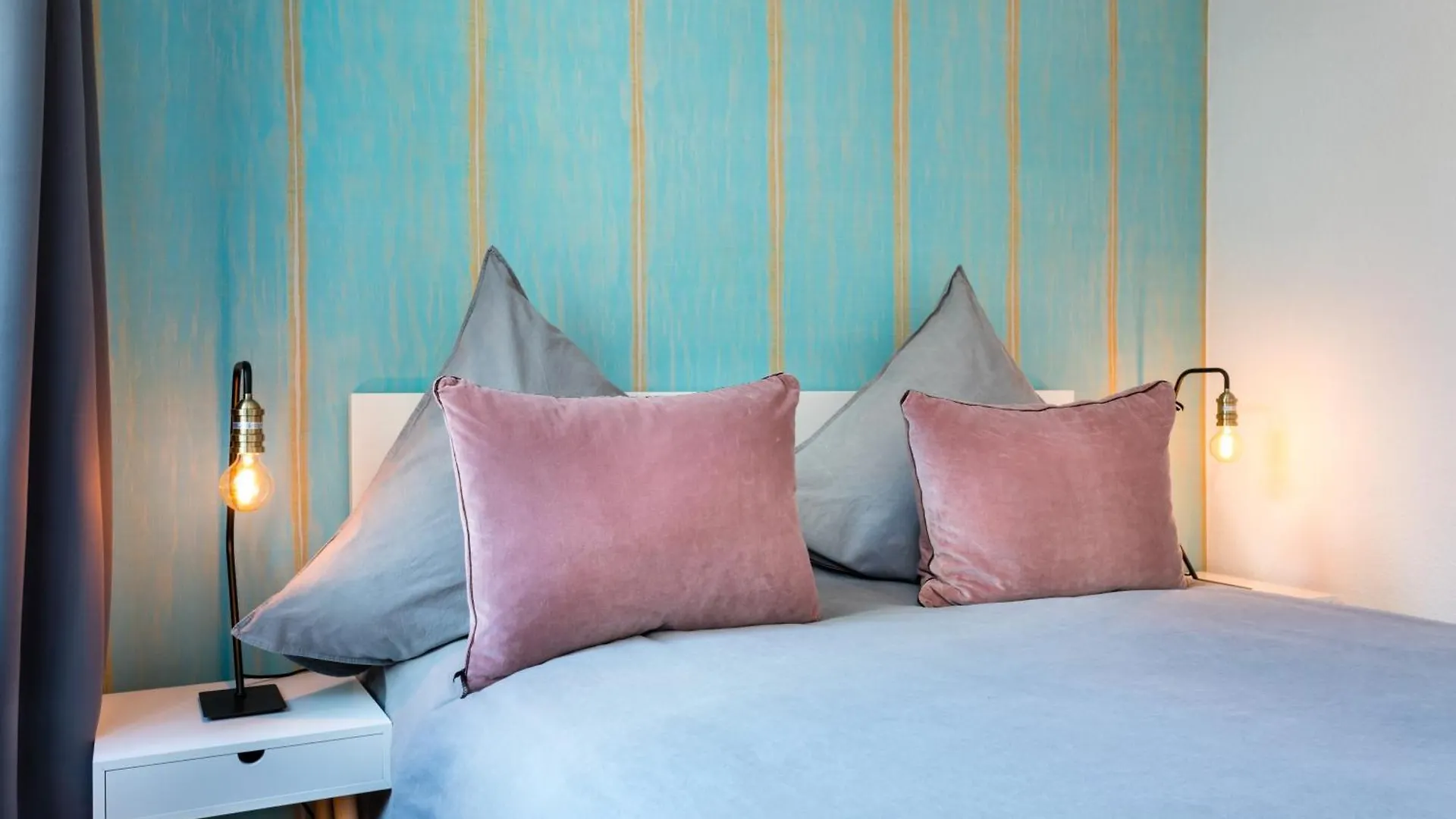 Thezion, Lovely 1 Bedroom Up To 3 برلين شقة